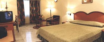 Hotel Royale Midtown ブバネーシュワル エクステリア 写真